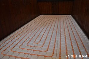 Dunne vloerverwarming op houten underlayment vloer
